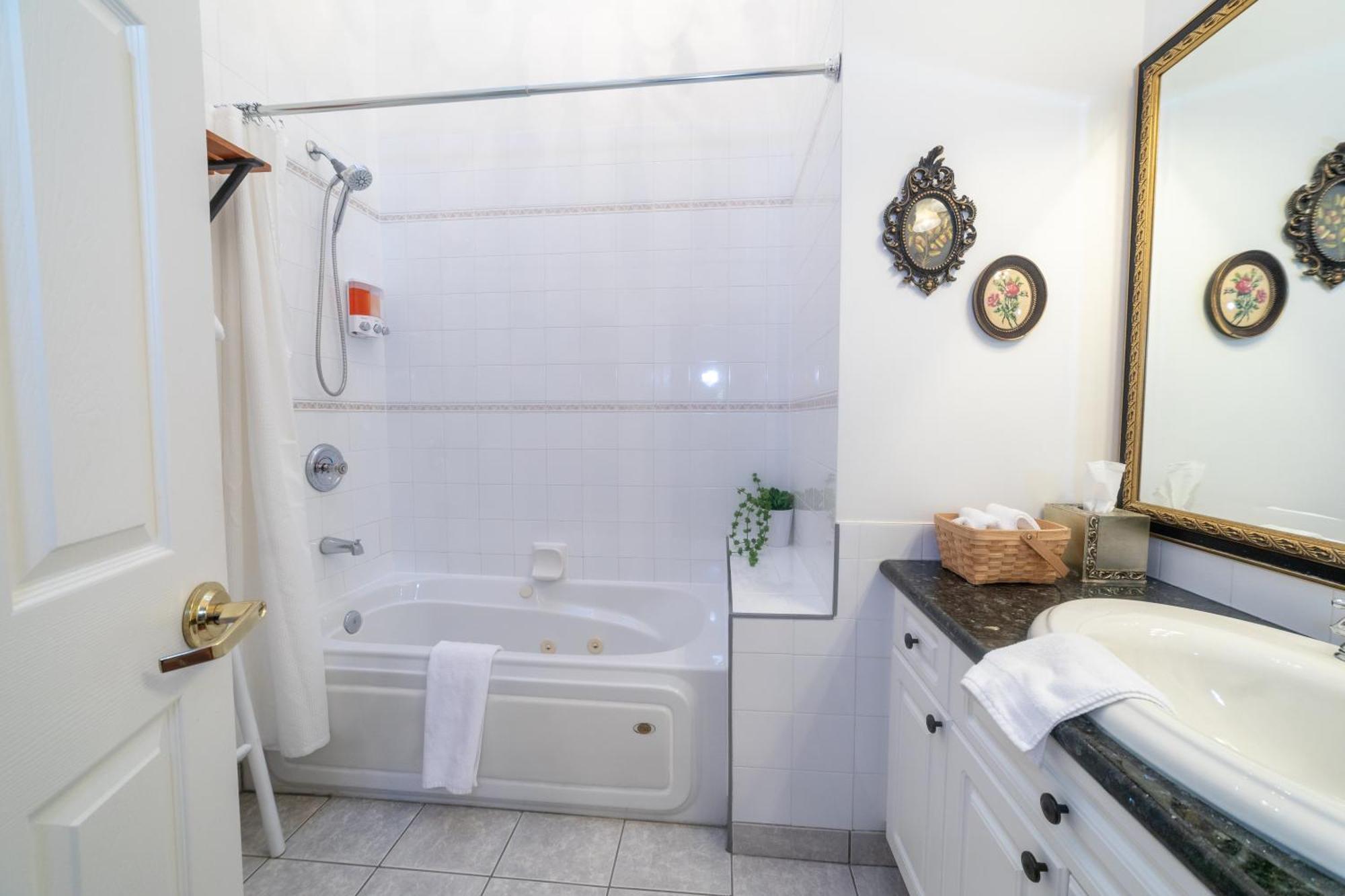 Beaujolais Boutique B&B At Thea'S House Μπανφ Δωμάτιο φωτογραφία
