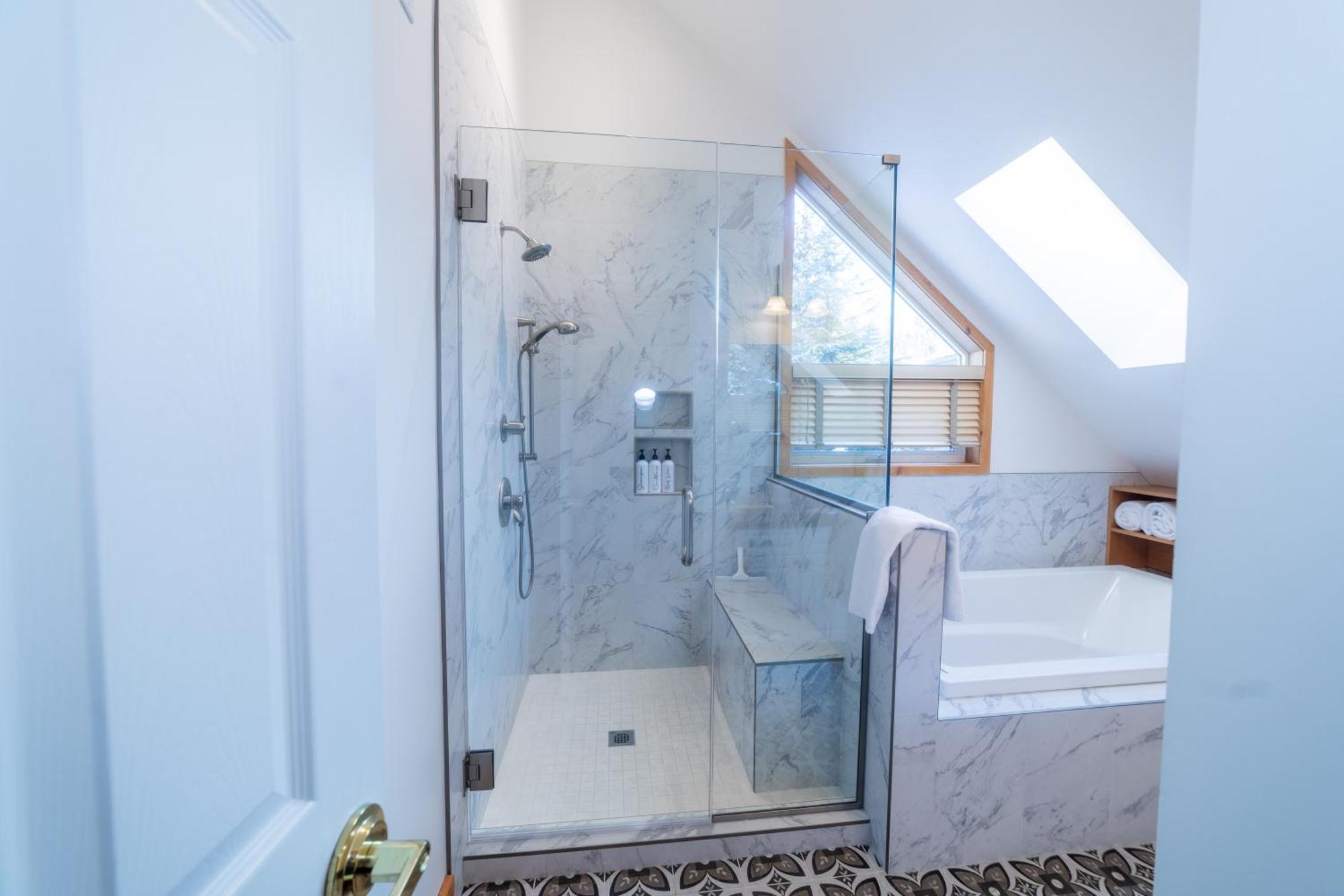 Beaujolais Boutique B&B At Thea'S House Μπανφ Δωμάτιο φωτογραφία