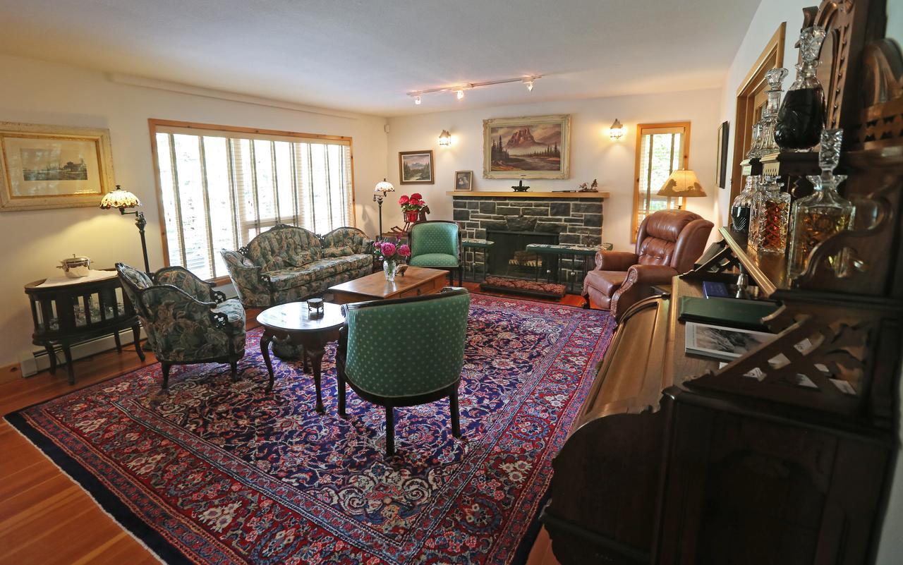 Beaujolais Boutique B&B At Thea'S House Μπανφ Εξωτερικό φωτογραφία